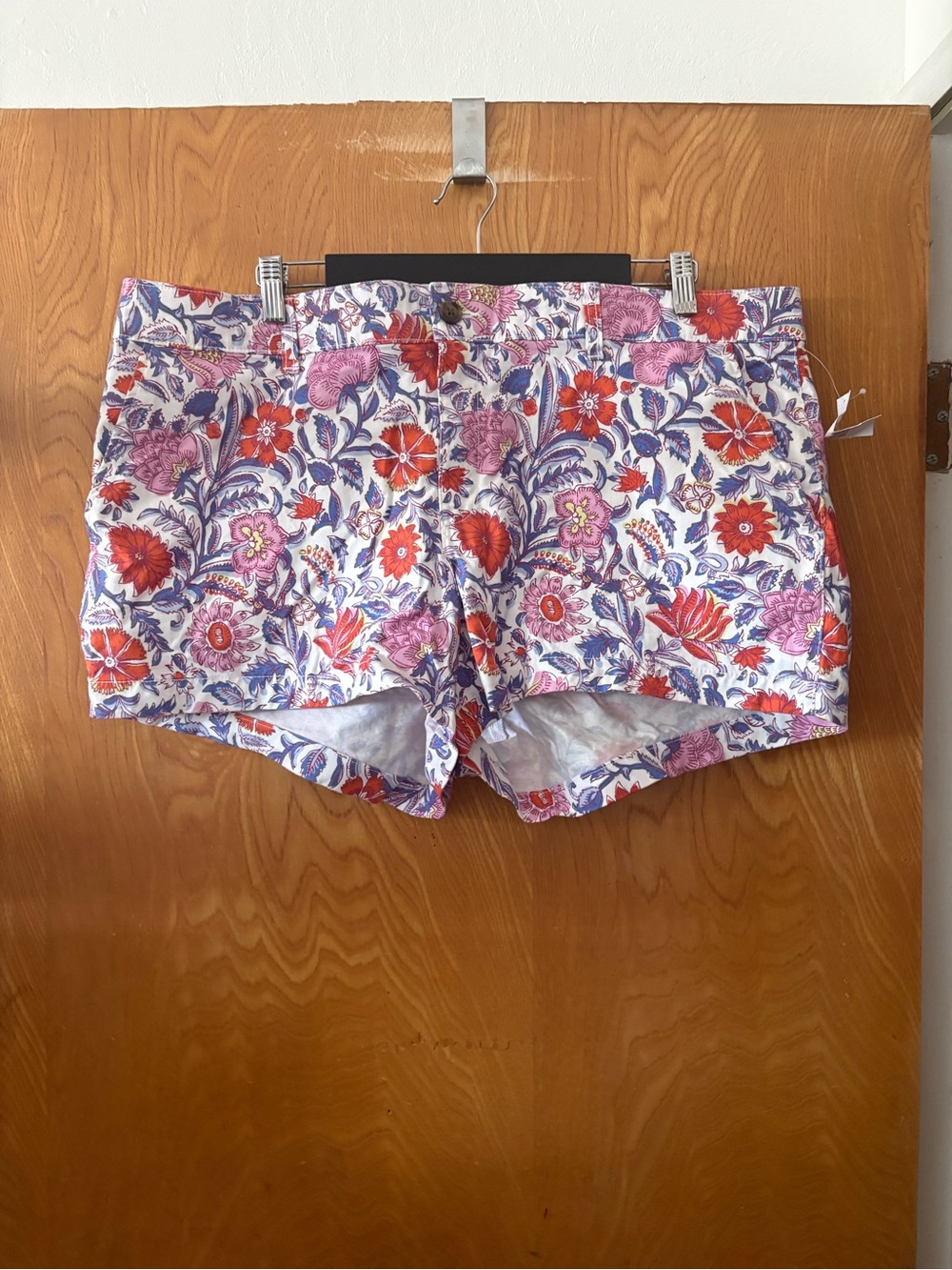 GAP Floral Print Women’s Cotton Shorts - White with Red & Purple Flowers 18 - Picture 2 of 8